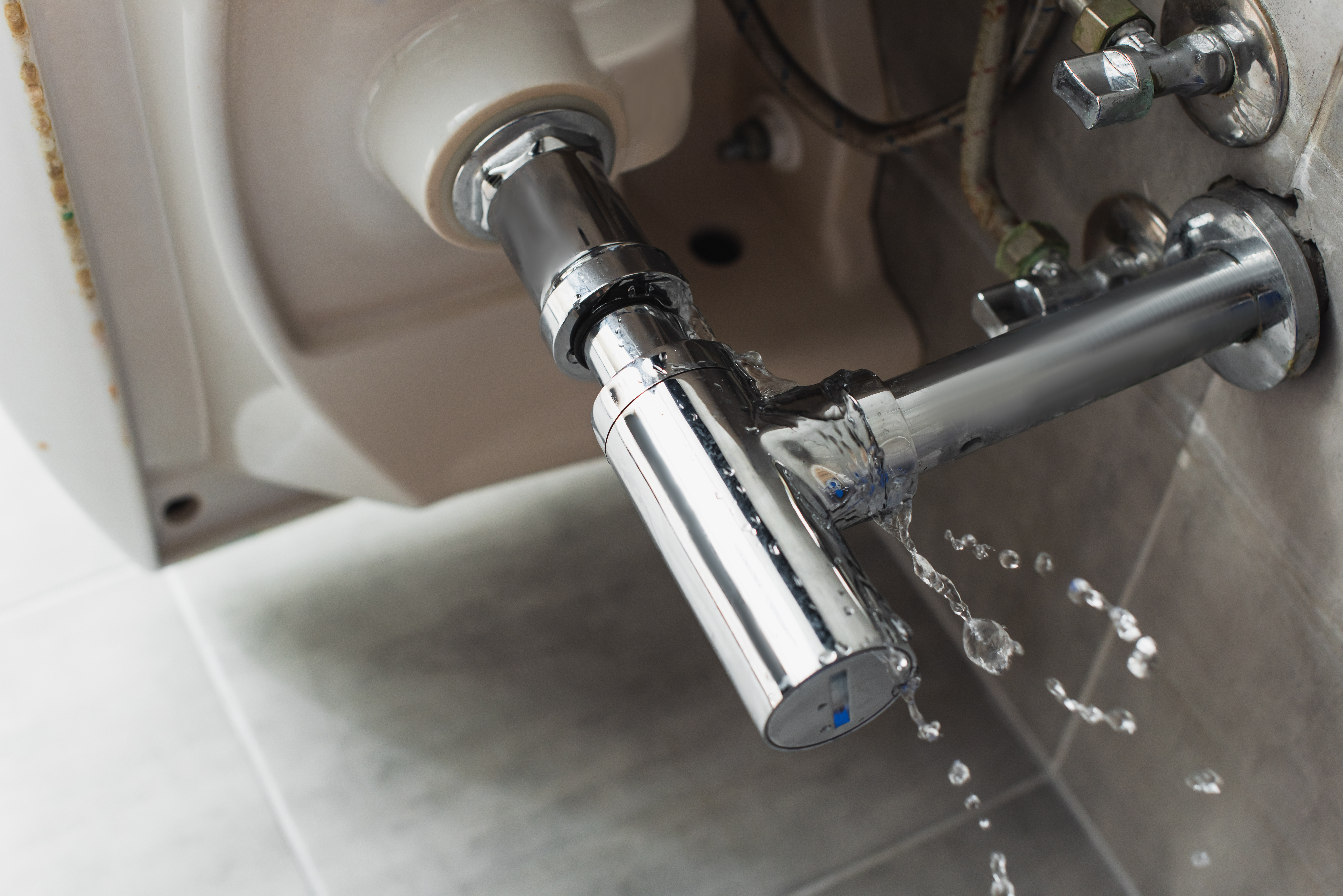 Leaking Pipes And Water Pressure Leaking Pipes And Water Pressure